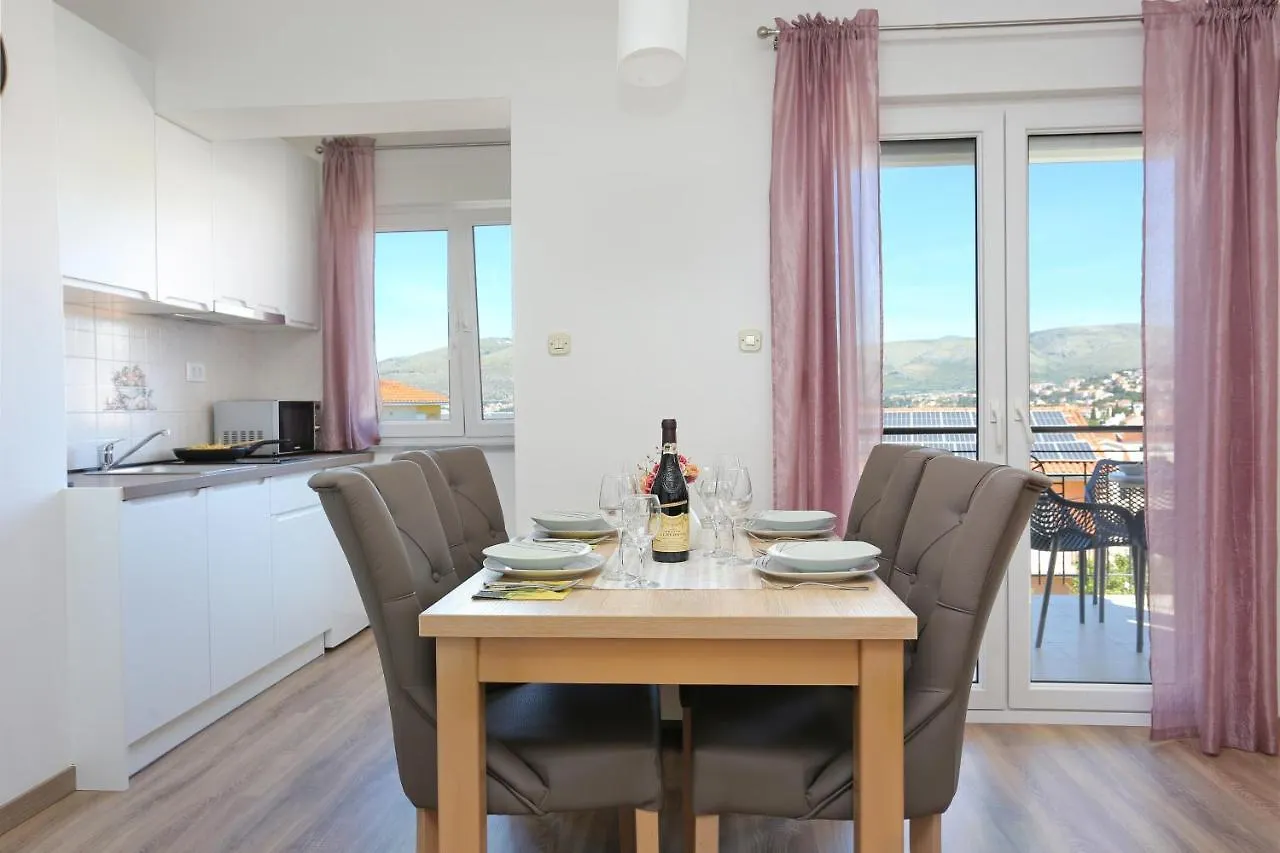 Apartments With A Parking Space Okrug Gornji, Ciovo - 19711 Trogir 0*,  Chorvatsko